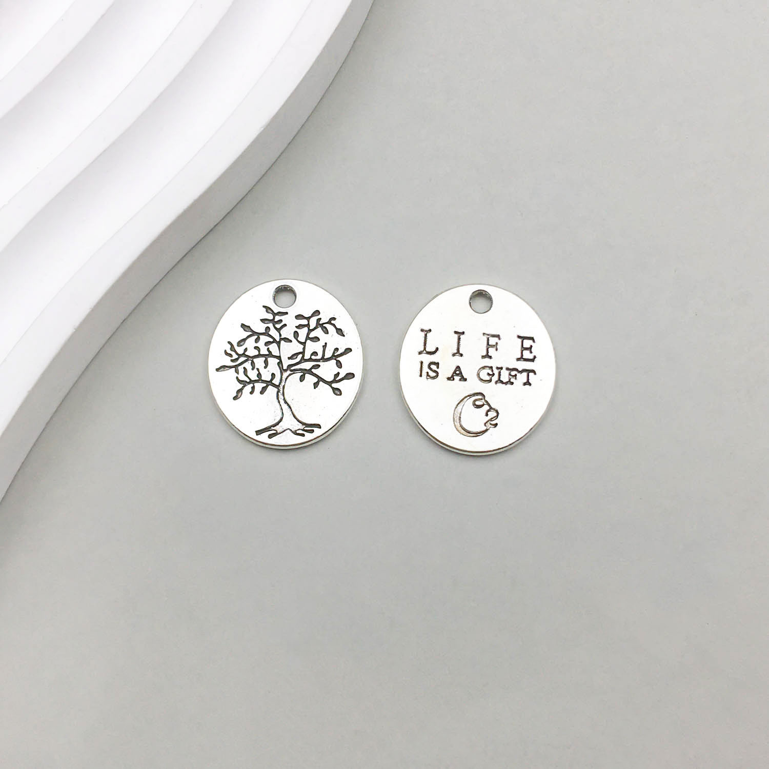 17:1 Ancient silver life tree 18*20mm-2.4g-10912