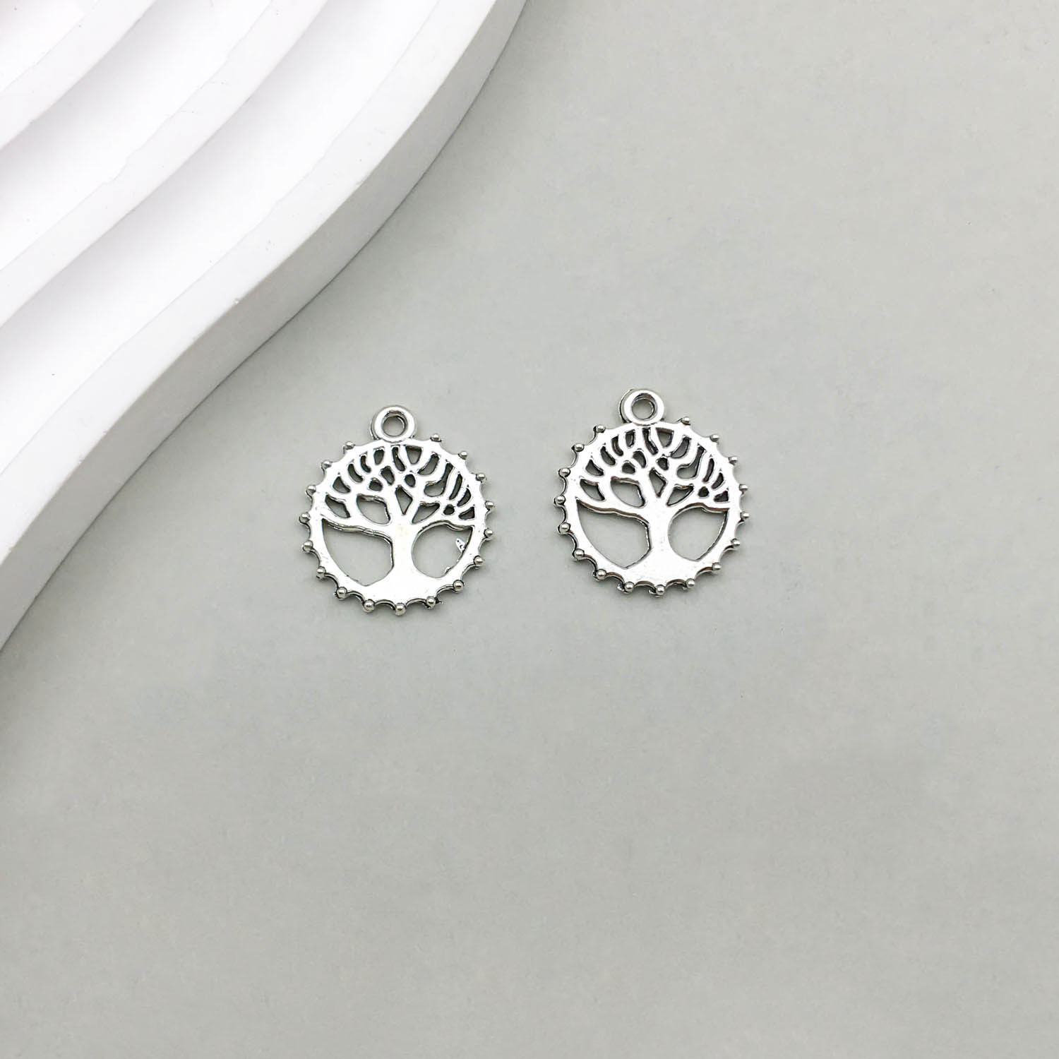 19:1 Ancient silver life tree 16*18mm-0.7g-11270