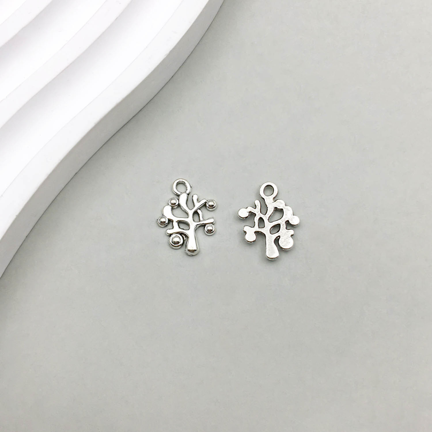 22:1 Ancient silver life tree 11*14mm-0.4g-15568