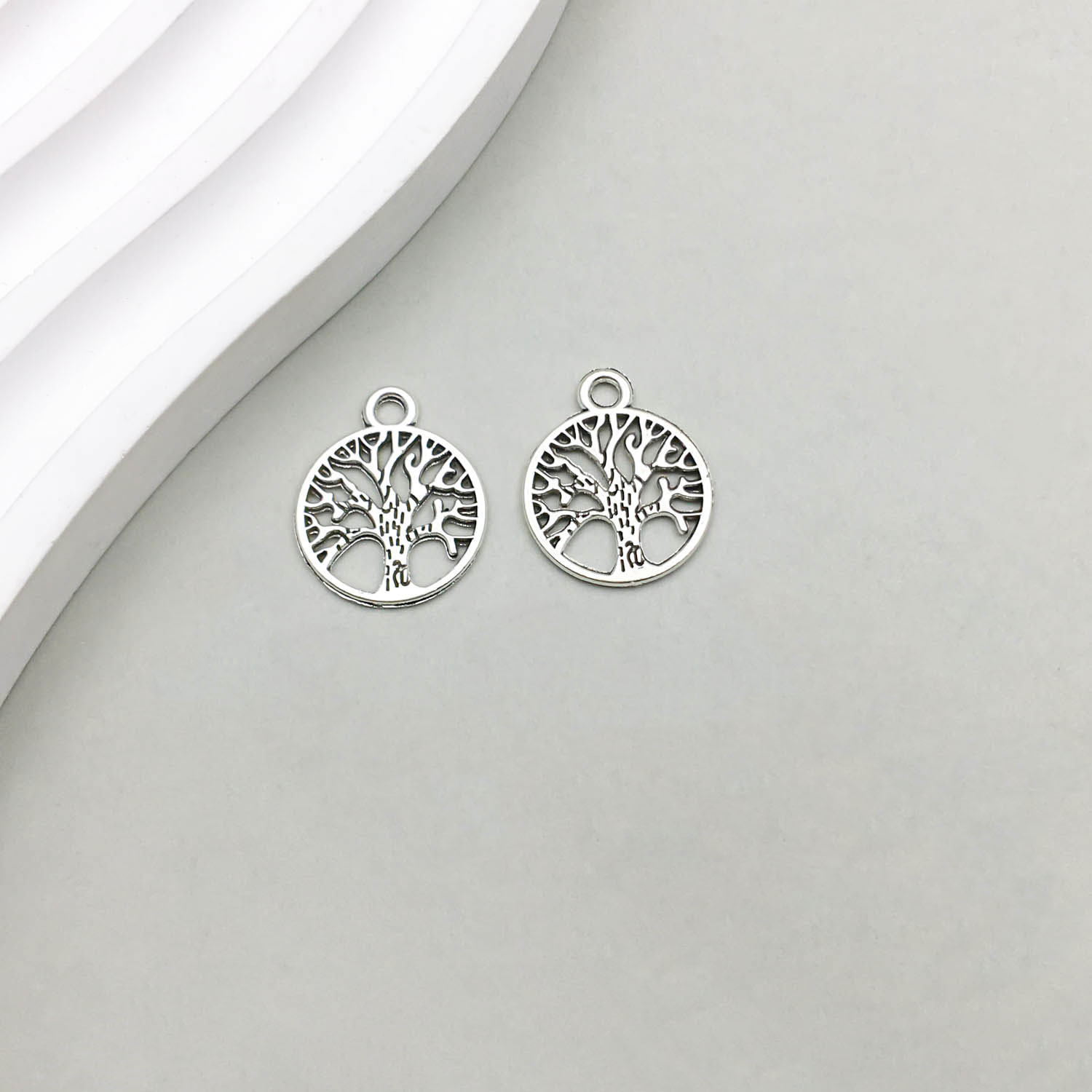 23:1 Ancient silver life tree 15*19mm-0.8g-17328