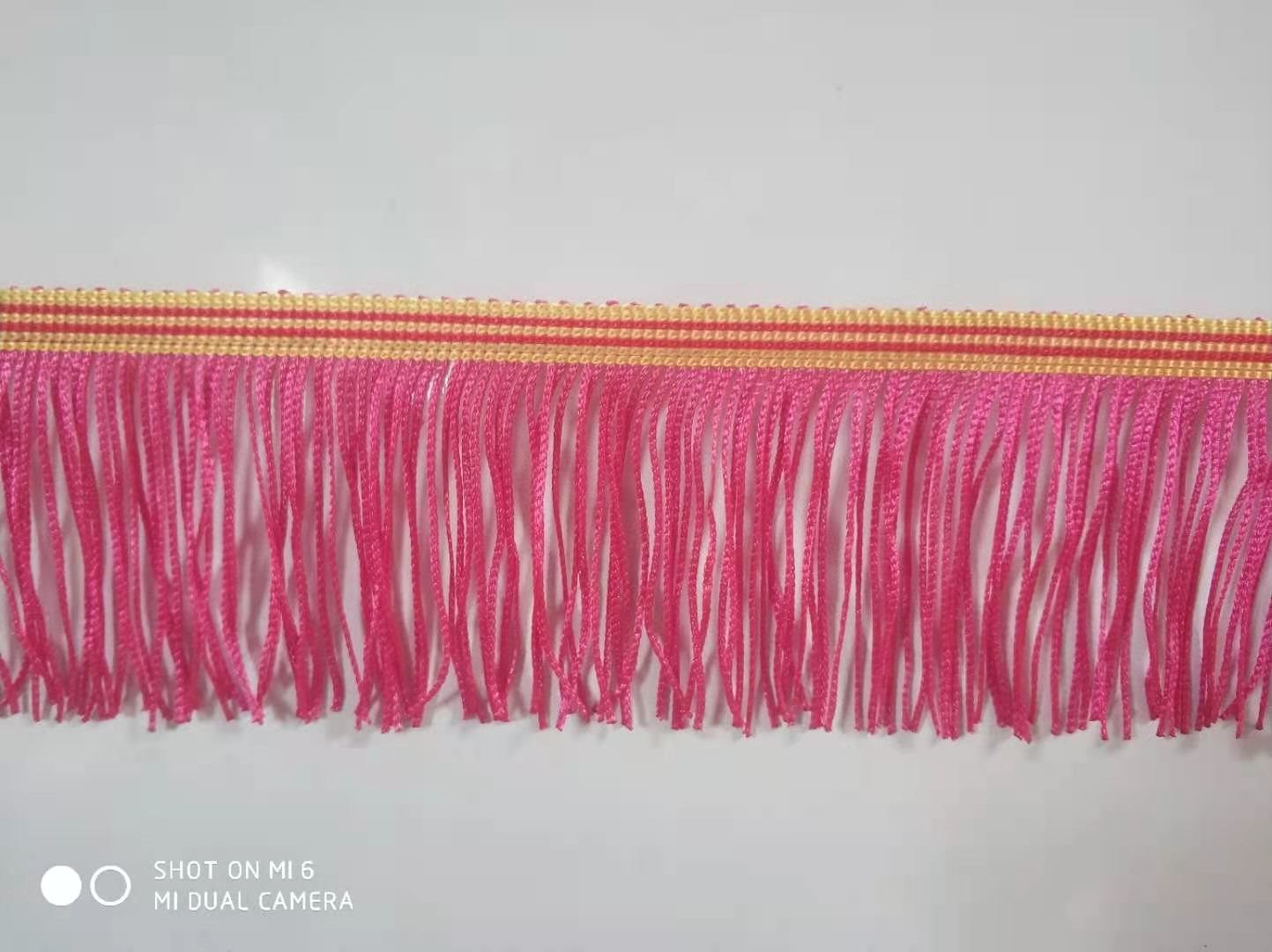 Red and yellow borders rose red, 6 centimeters