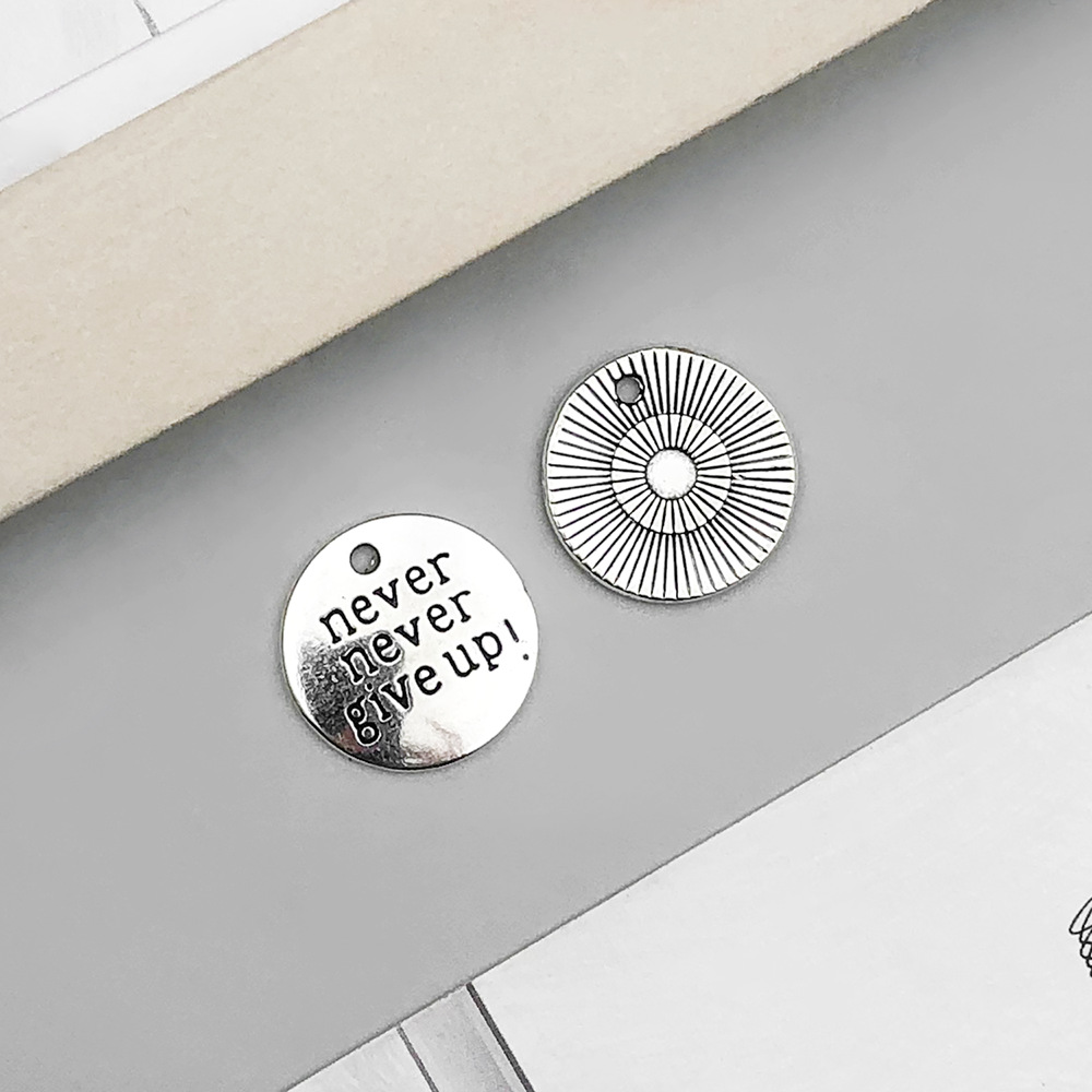 3:1 ancient silver round nevernevergiveup letter card 20*20mm-2.5g-2492