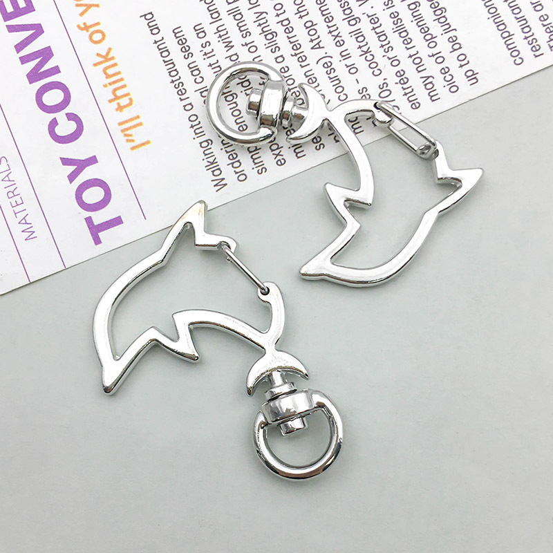 5:1 white k dolphin keychain dog buckle 30*30mm-5.1g-12823