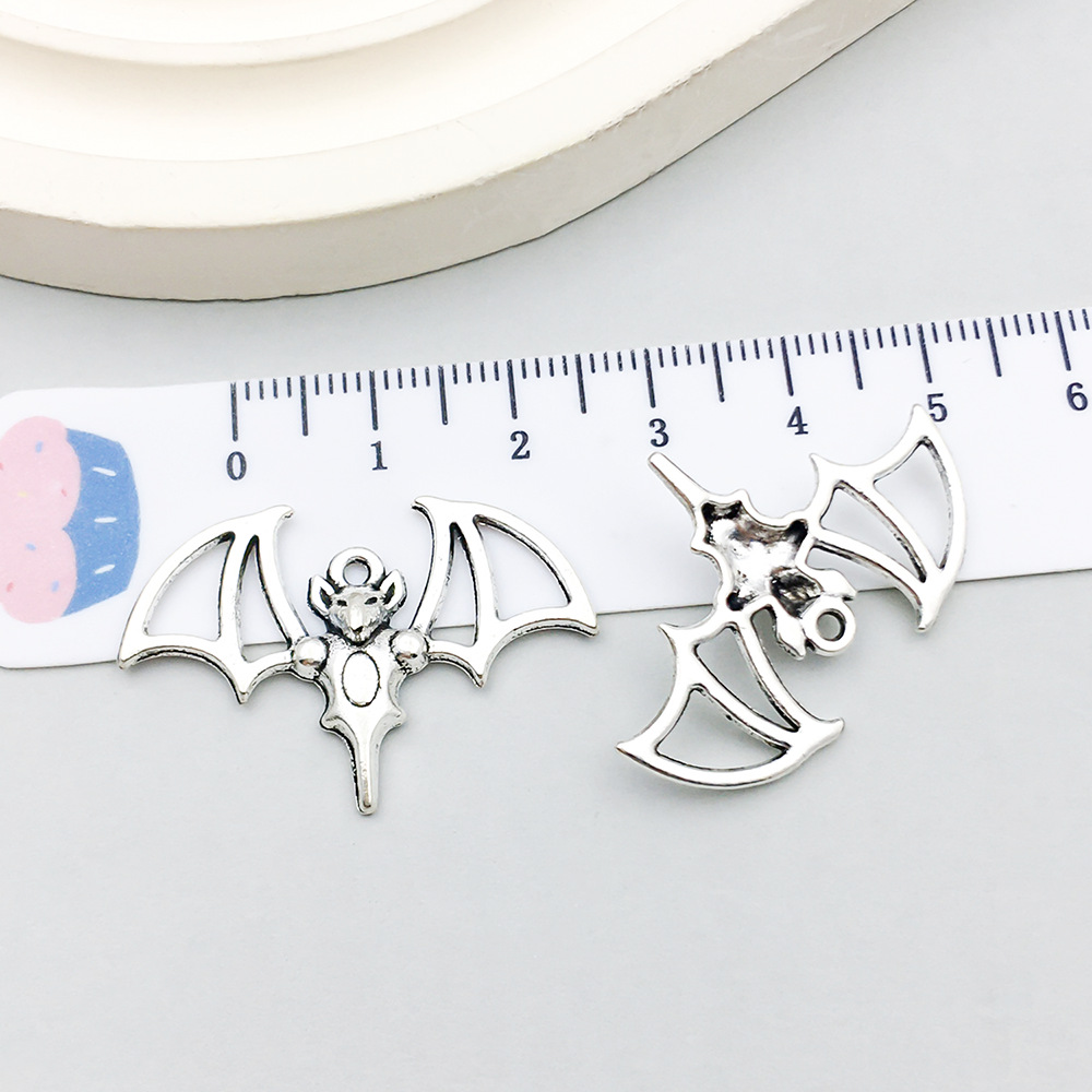 12:1 ancient silver bat 33*22mm-1.9g-10856