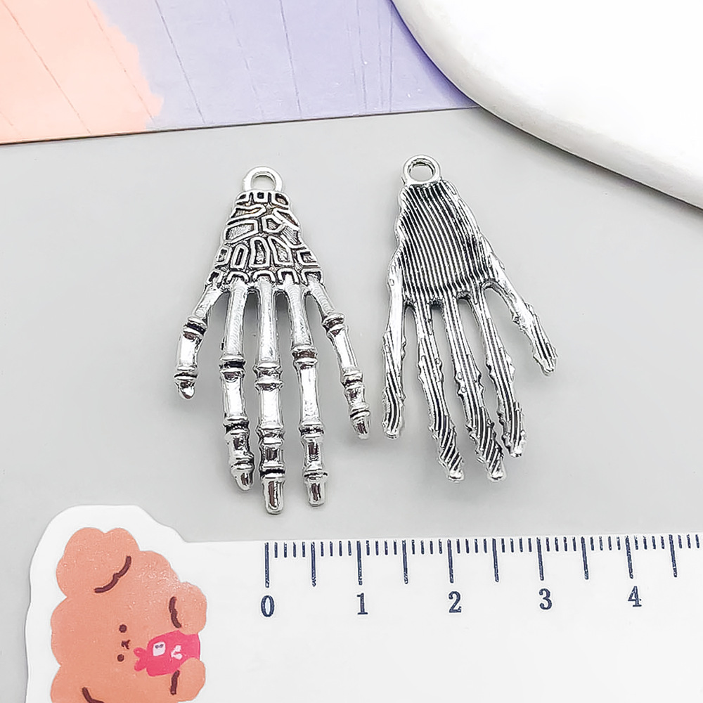 4:1 ancient silver skull hand 21*42mm-3.6g-4197