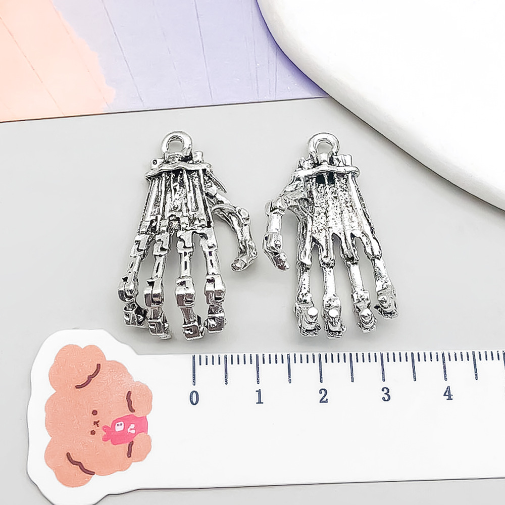 13:1 ancient silver skull hand bone 13*22mm-5.5g-15158