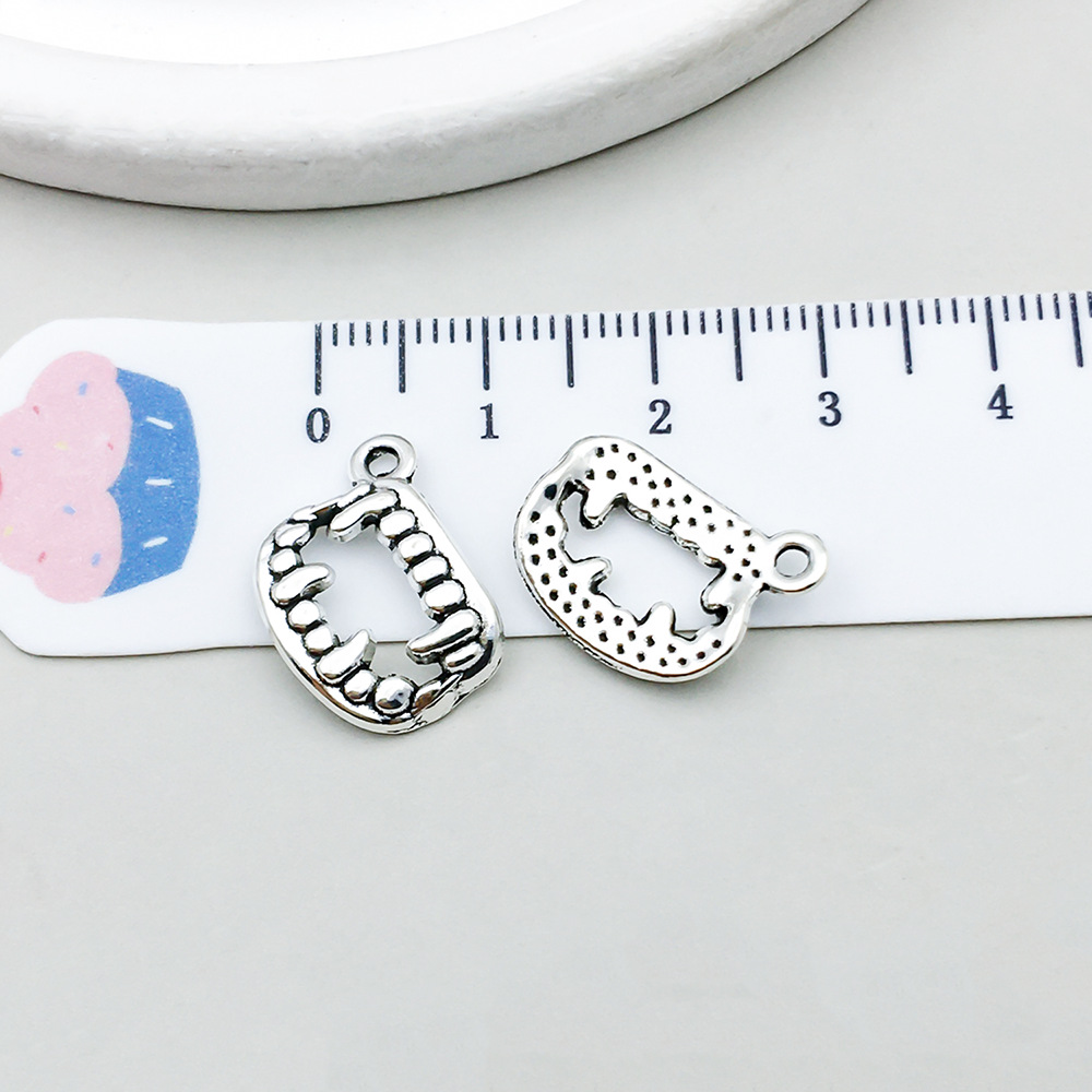 5:1 ancient silver halloween vampire teeth 14*17mm-1.1g-5321