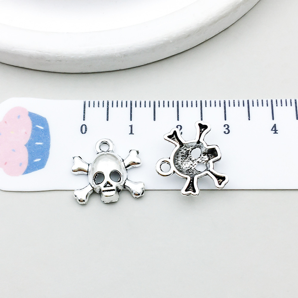 12:1 ancient silver halloween skull 15*10mm-0.8g-10888