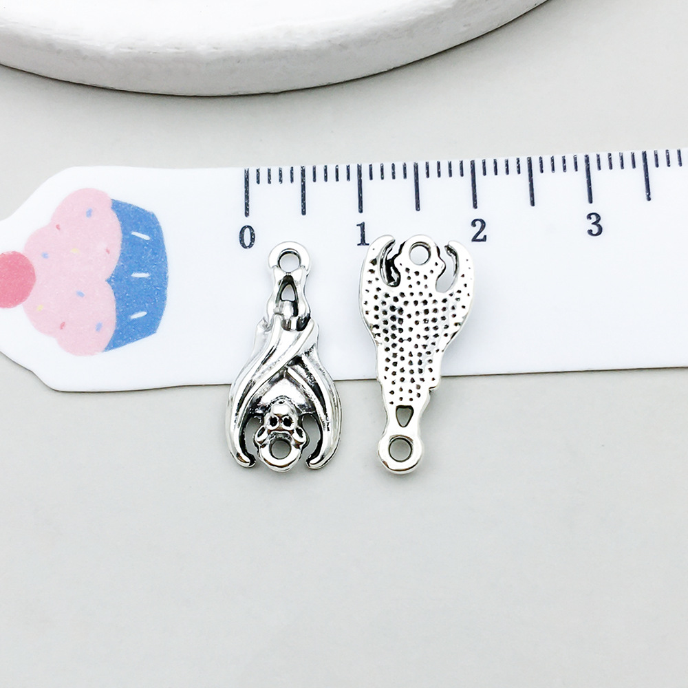 17:1 ancient silver halloween bat 10*20mm-1g-16945