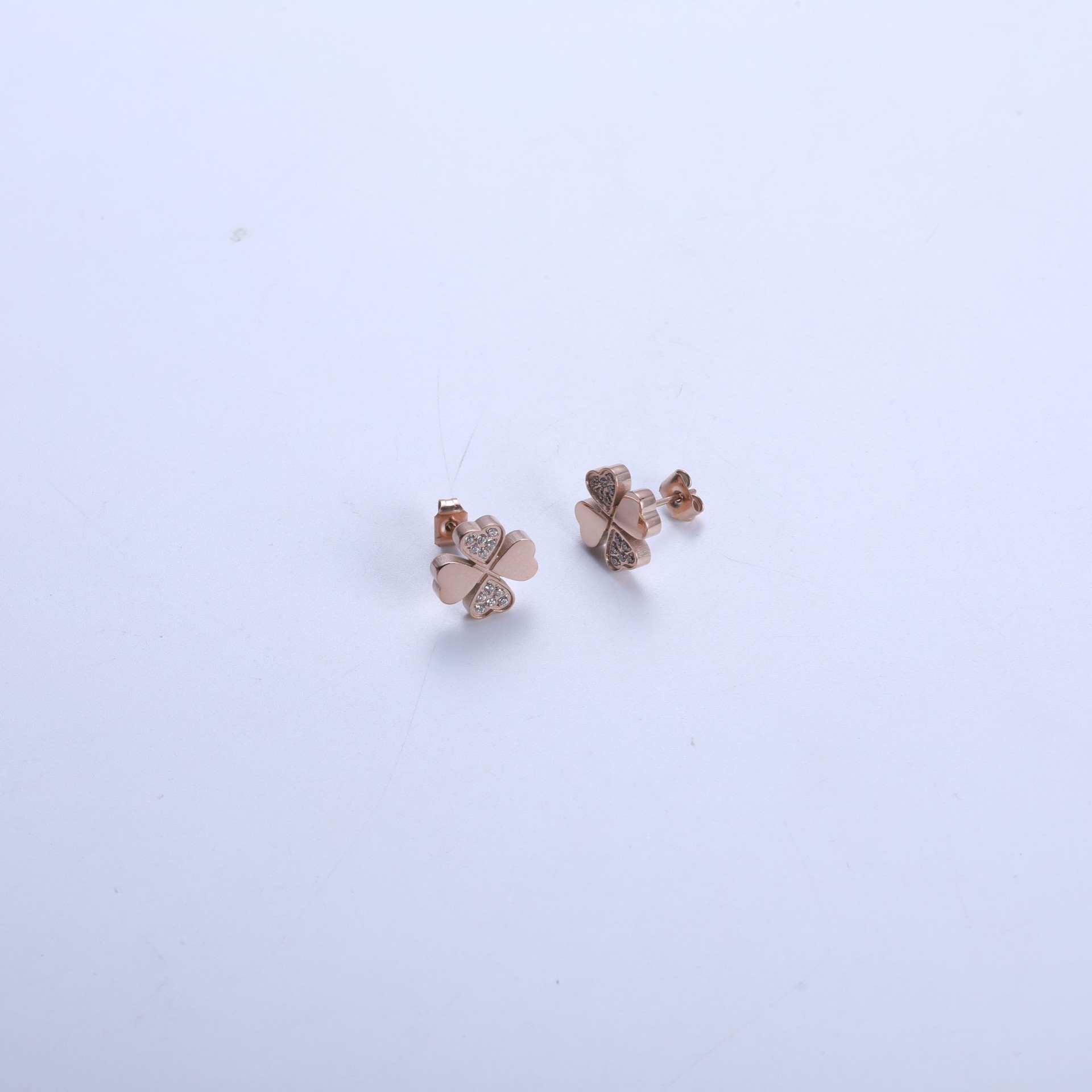 3:Rose gold four-leaf clover earrings