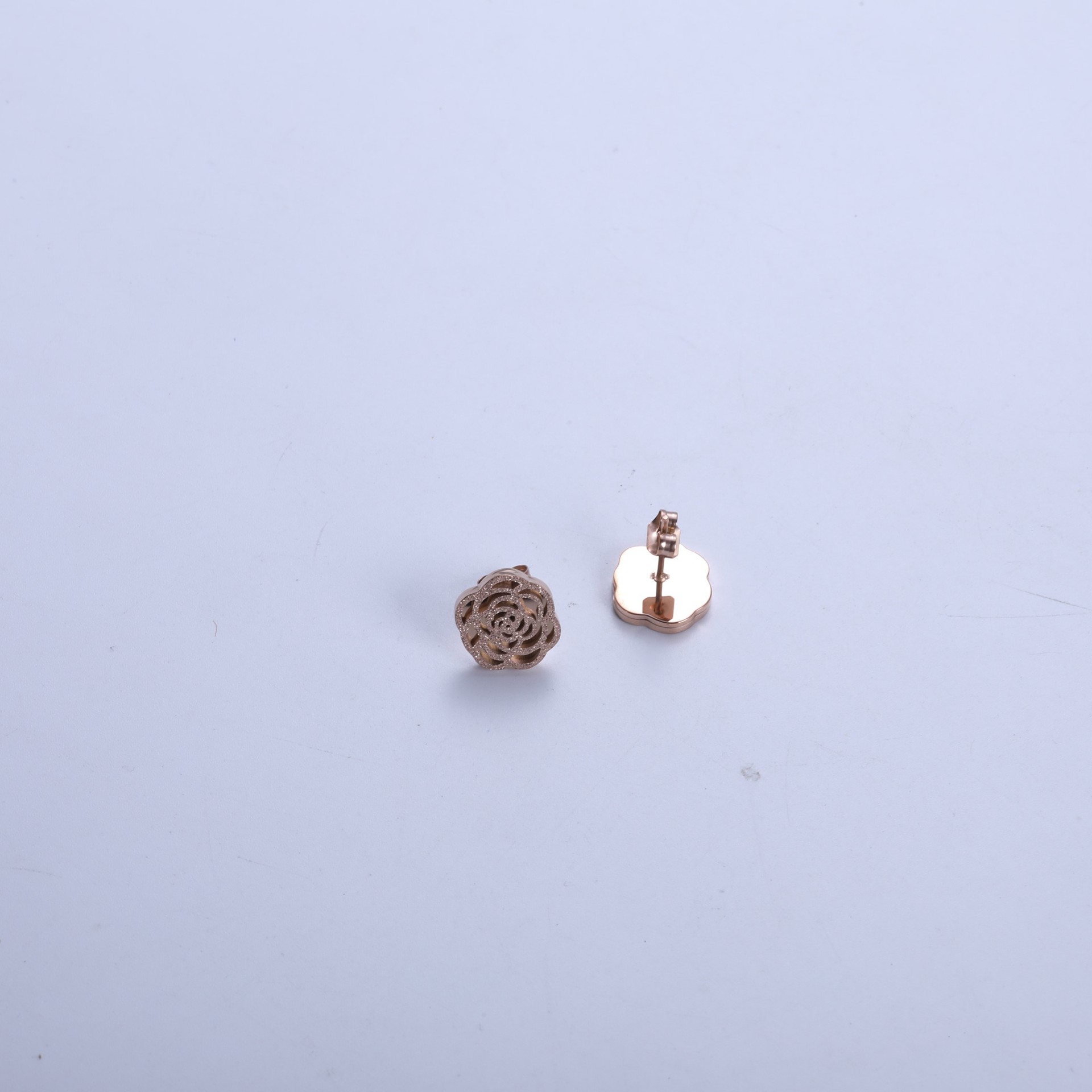 1:Rose earrings rose gold