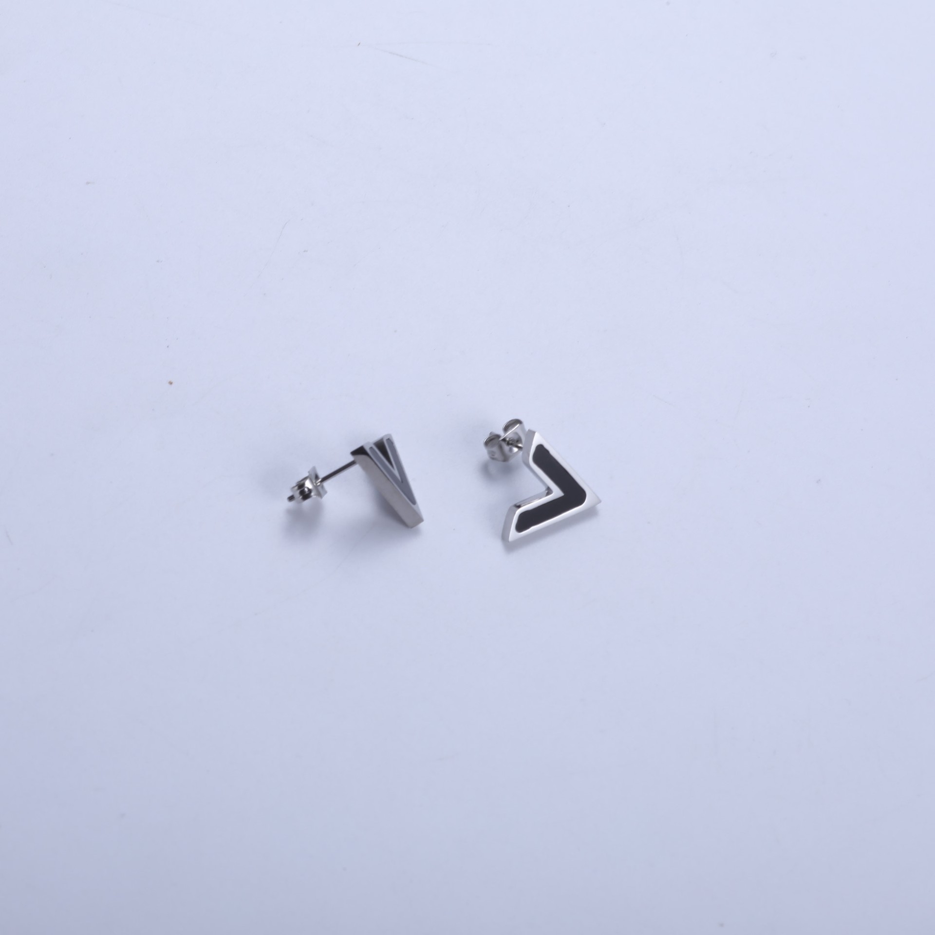 1:Silver v-shaped earrings