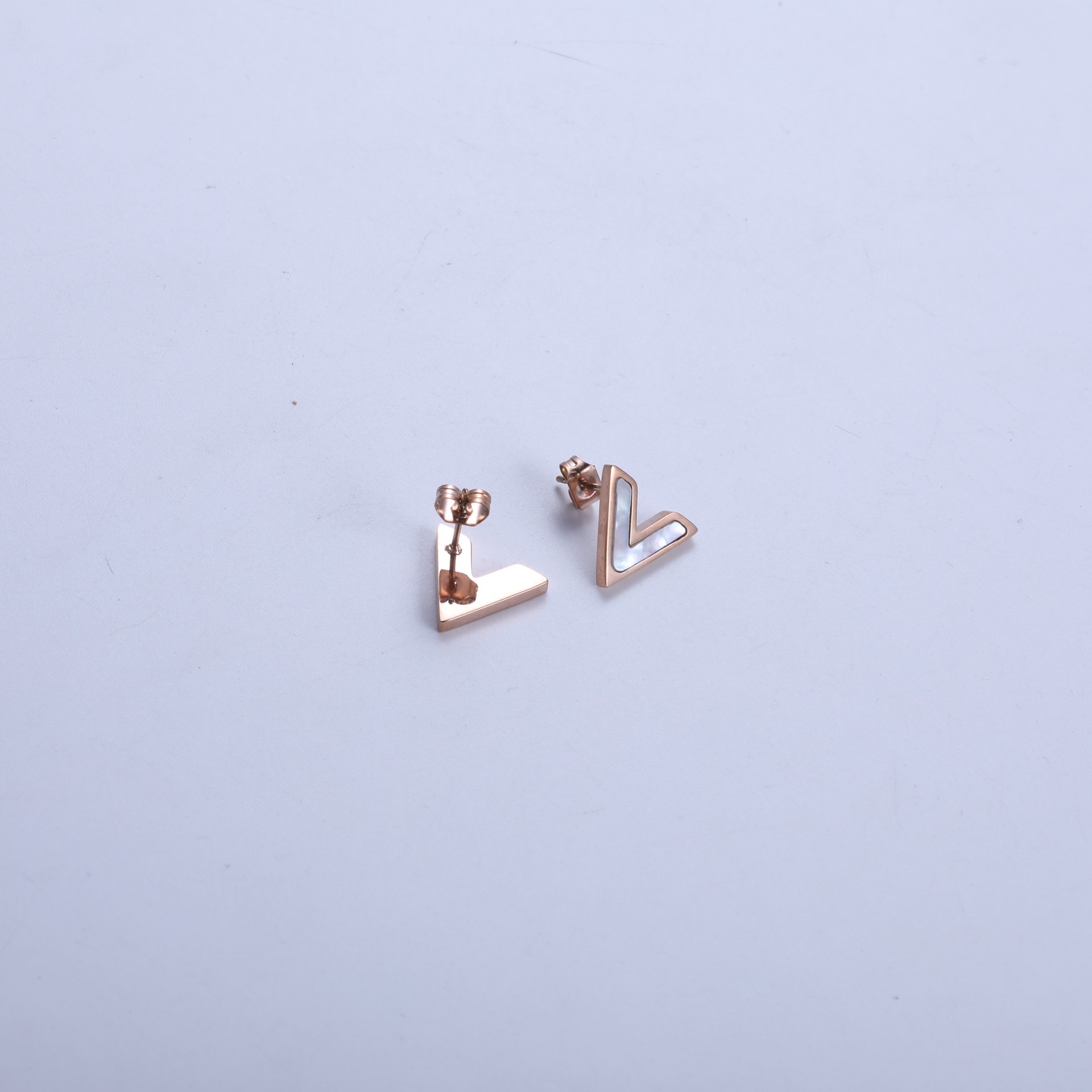 3:Rose gold v-shaped earrings