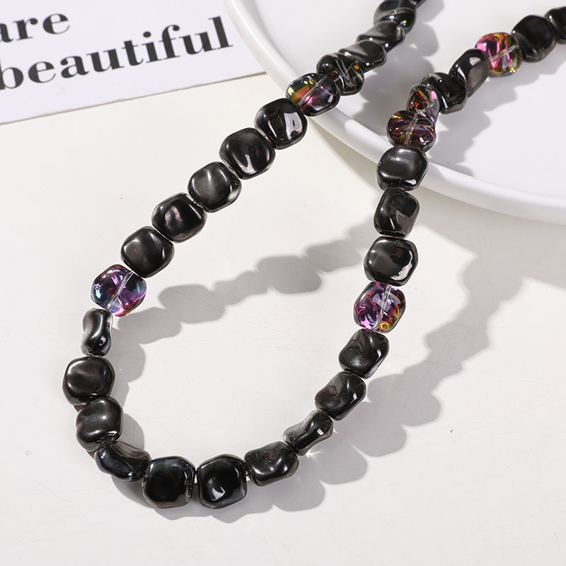 5:A string of black and purple