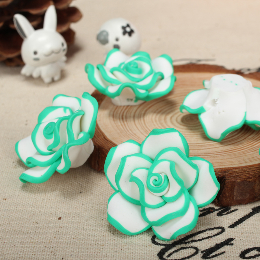 4:White background with green edge