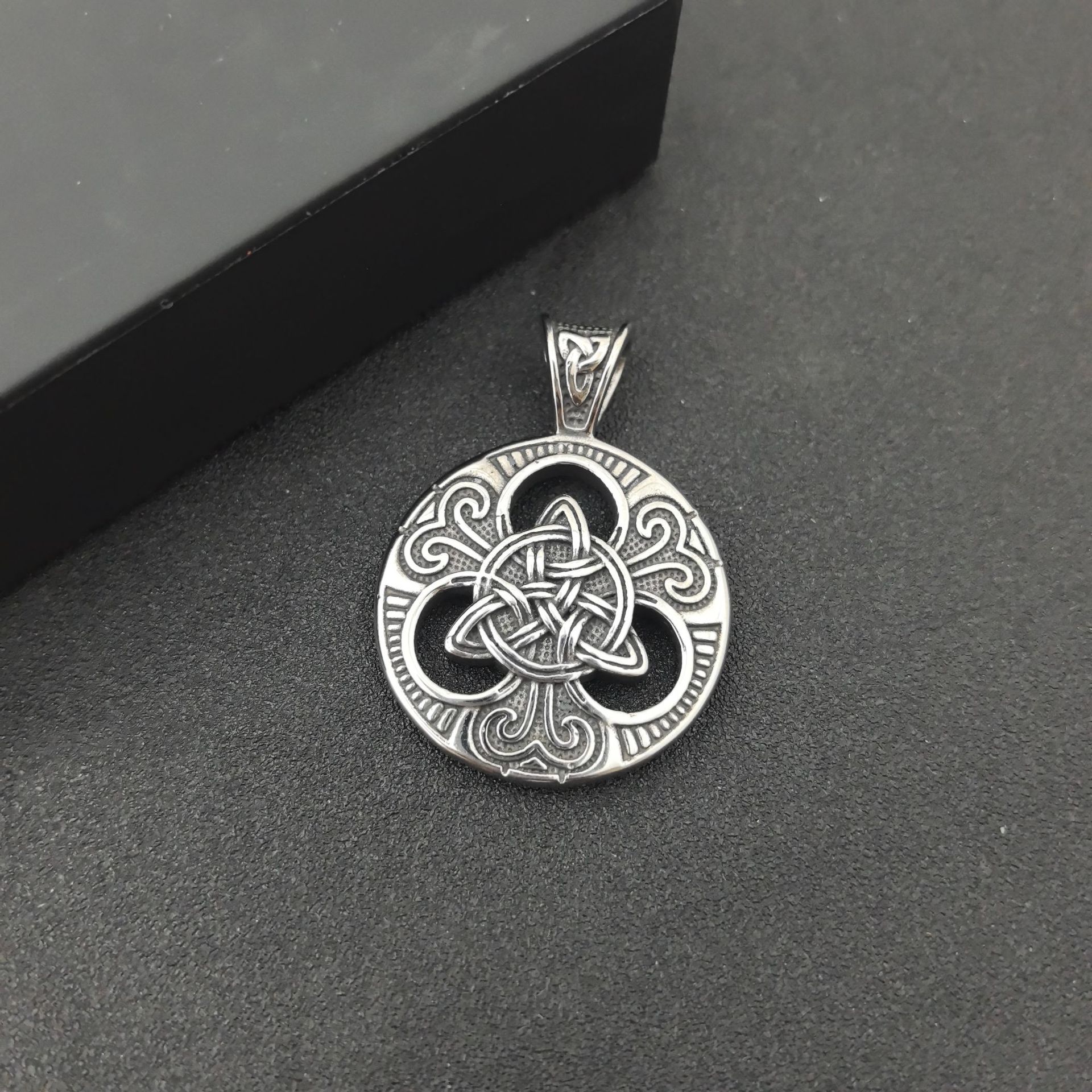 6:Peace knot single pendant