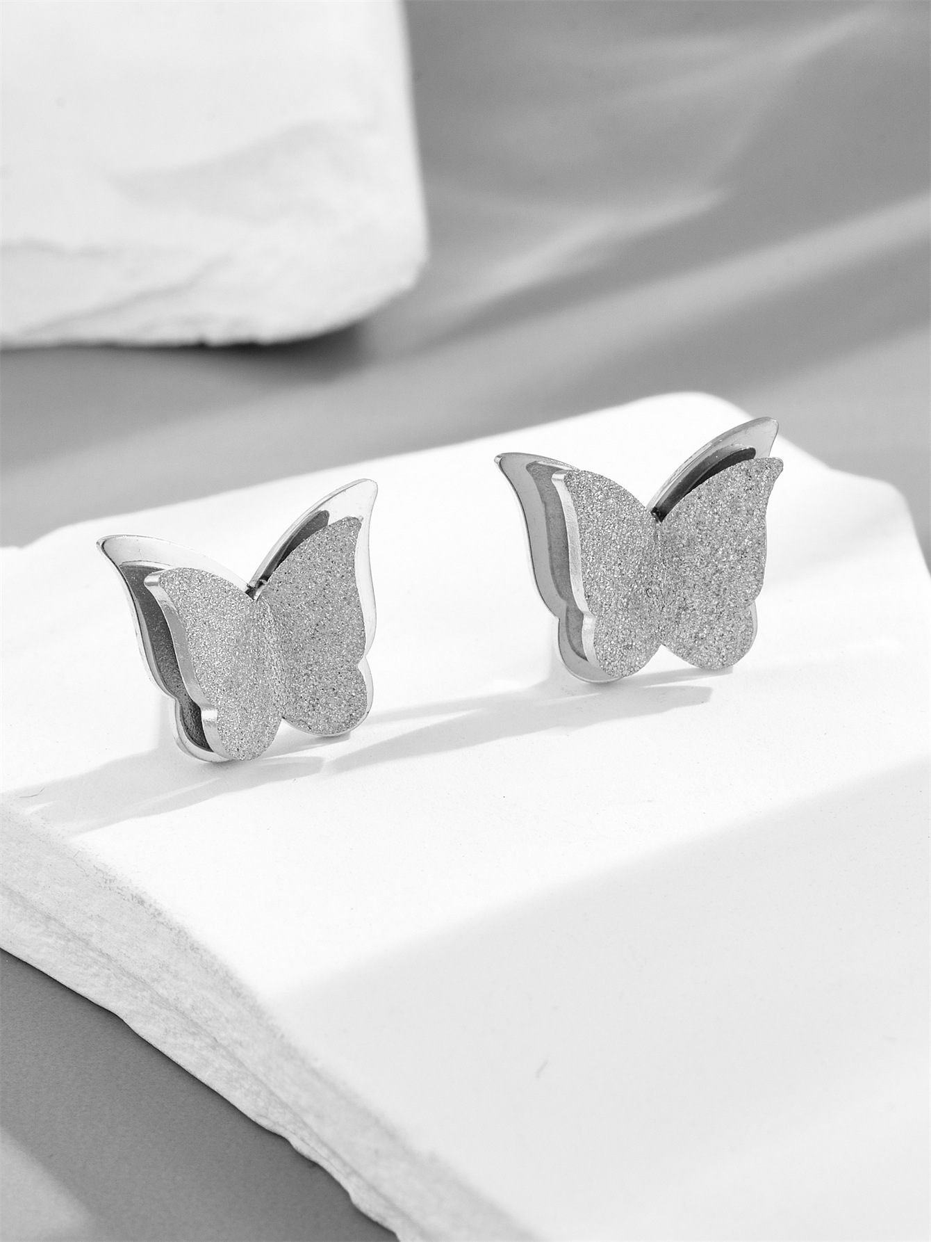 6:E002 butterfly earrings steel color 10mm
