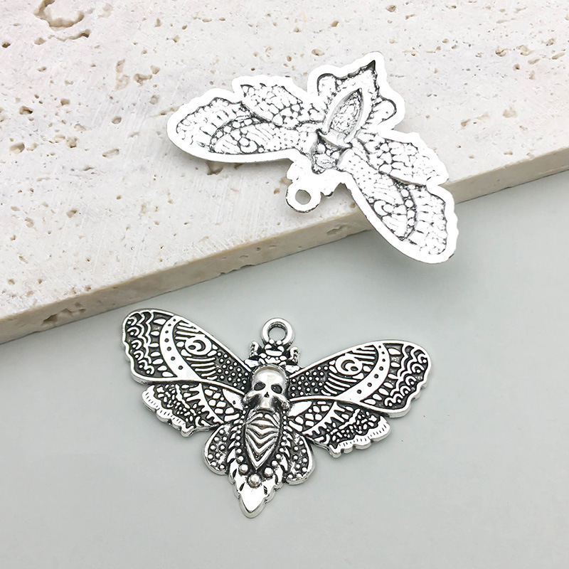 7:1 Ancient Silver Death Skull Moth Butterfly 43*27mm-3.8g-16928