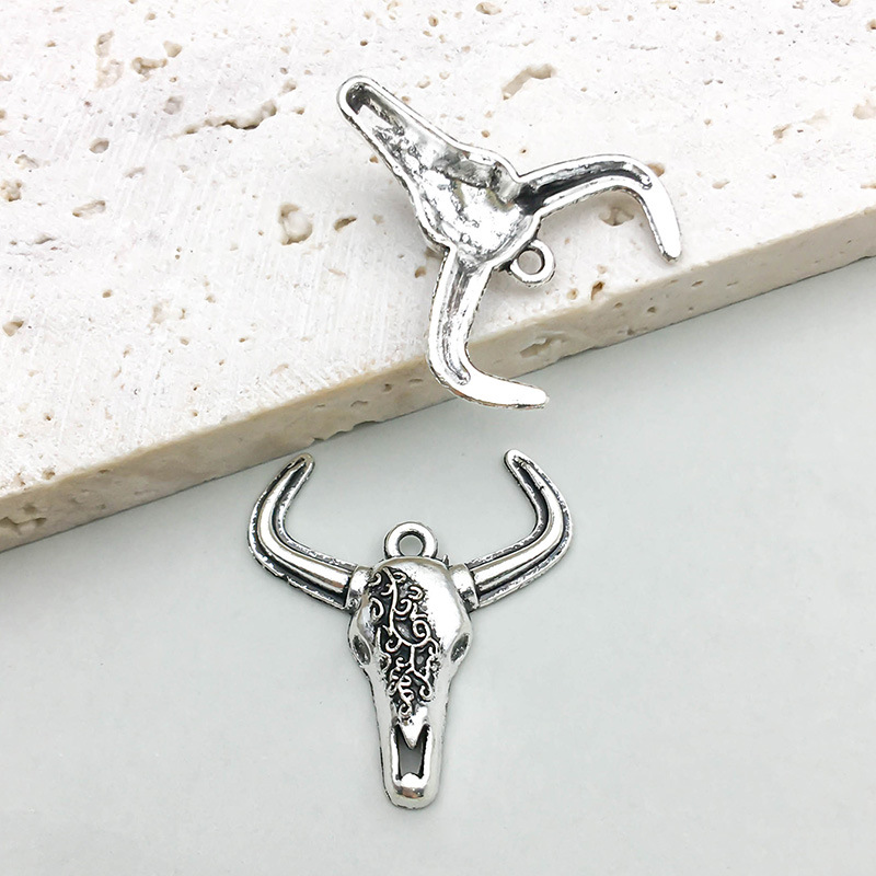 10:1 ancient silver skull cow head 18*20mm-1.4g-16967