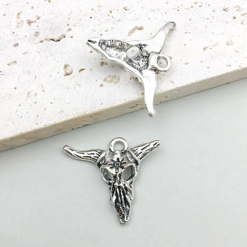 11:1 ancient silver skull cow head 22*17mm-1.8g-16968