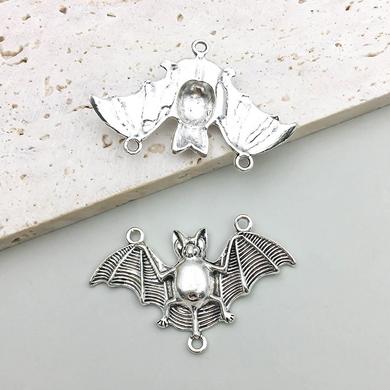 3:1 ancient silver bat 48*30mm-5.3g-5337