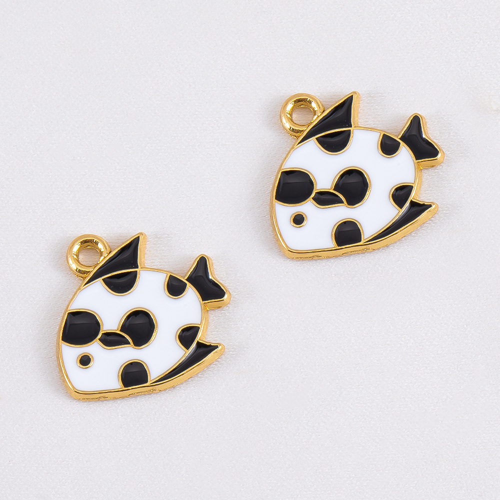 Polka dot fish -14.4x14.3