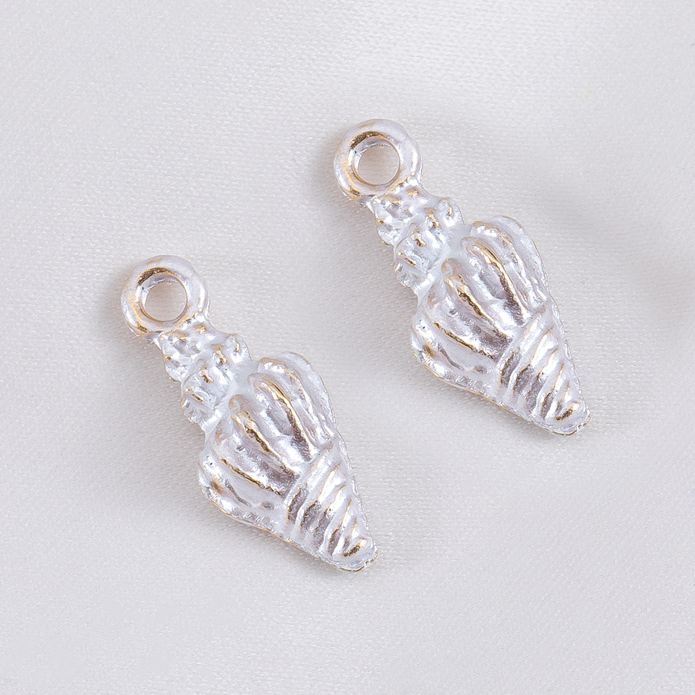 Conch - silver-white -7.7x19.4