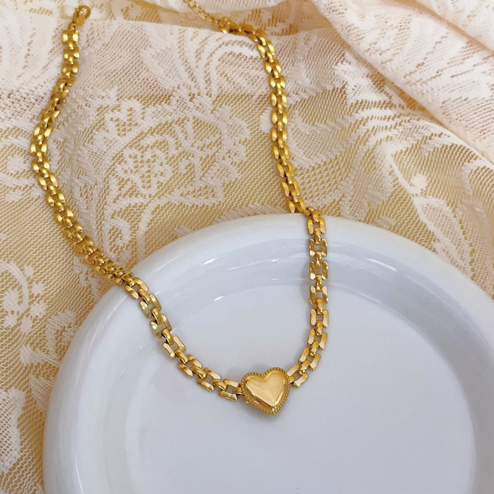 1:gold necklace 16inch