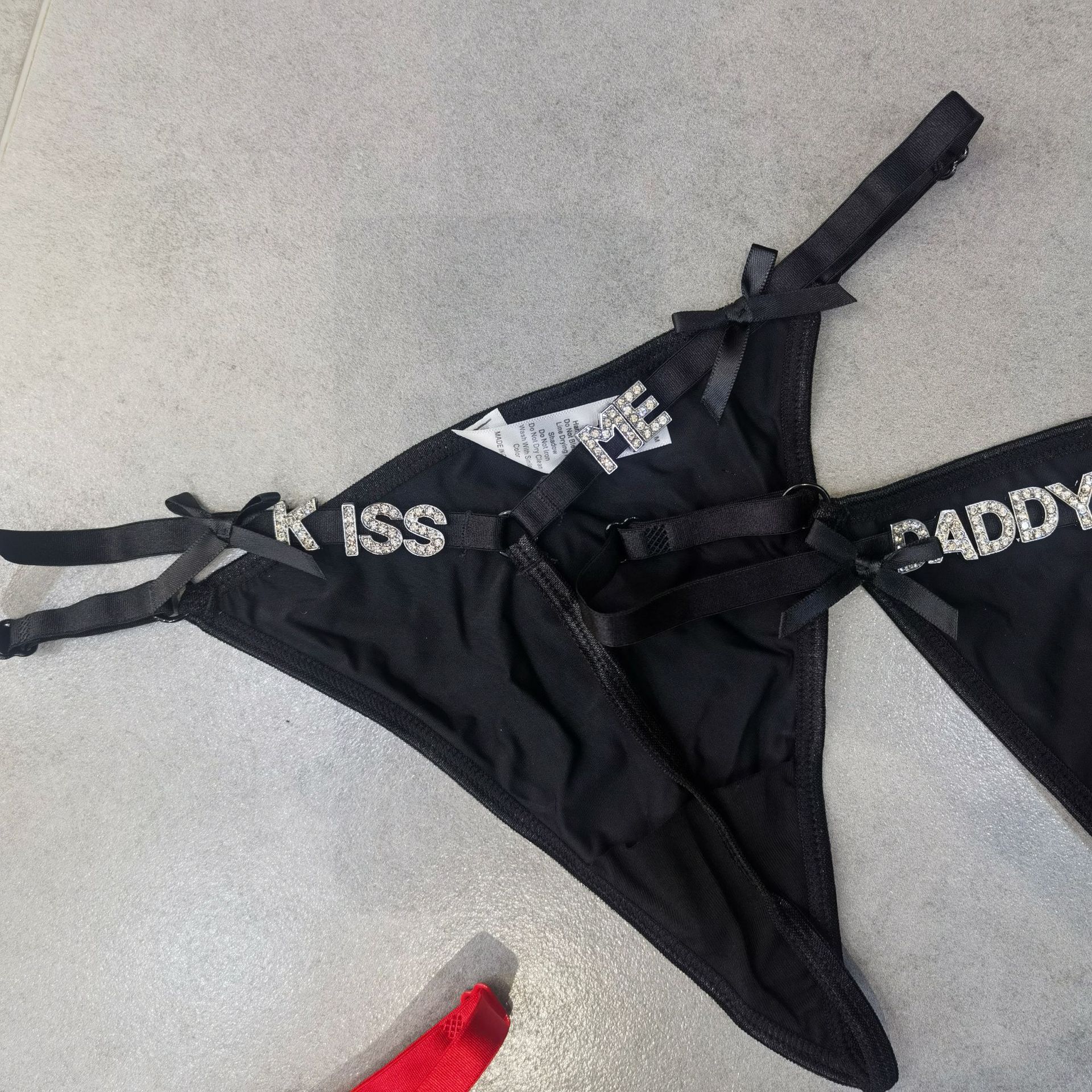 Black KISS ME Silver