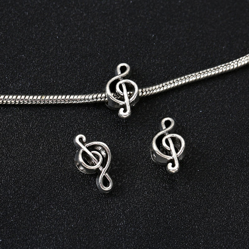 5:Note (approximately length: 1.8cm width: 0.9cm aperture: 0.45cm)