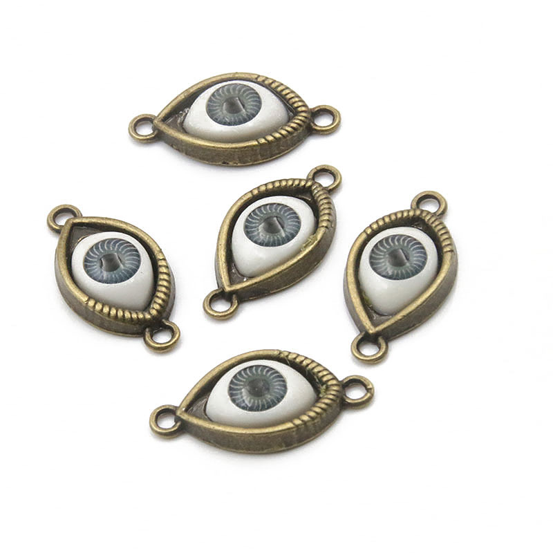 2:Ancient green-gray eyes