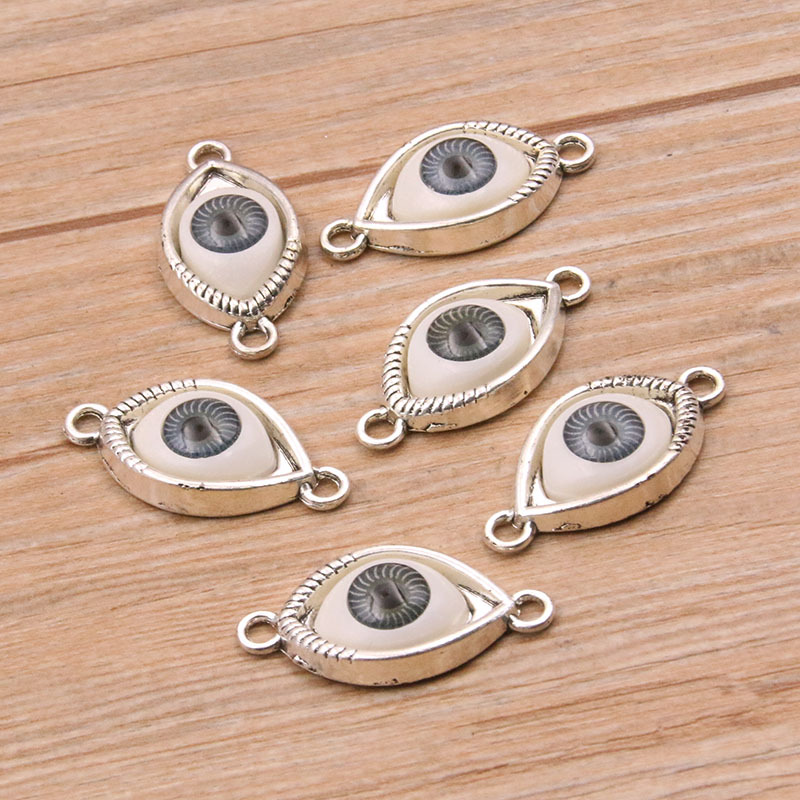 2:Ancient silver-gray eyes