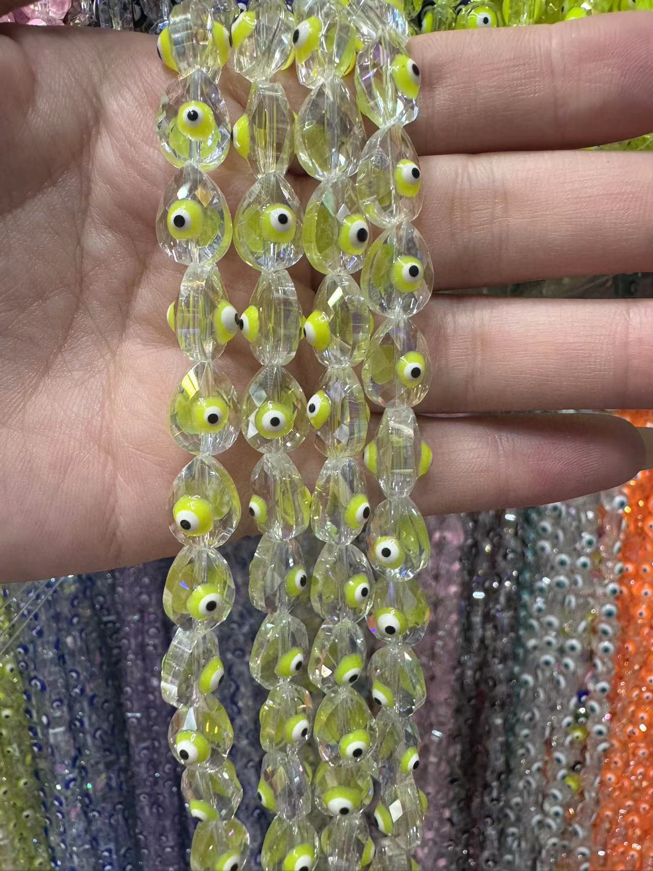 4:Yellow water droplets