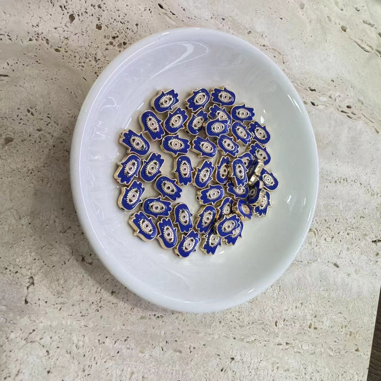 4:Royal blue eyes golden