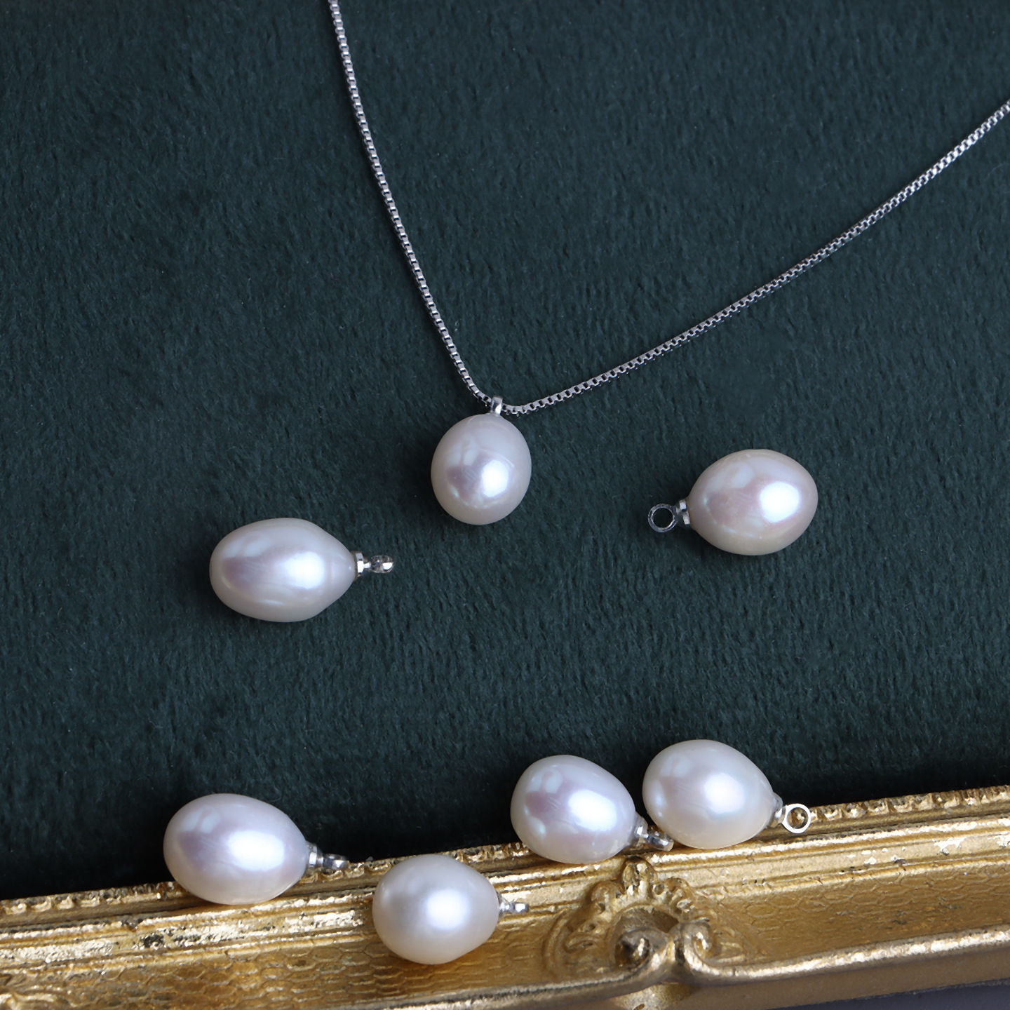 2:Natural white 9mm rice bead pendant with pin box chain