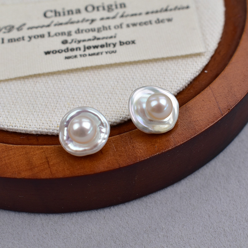 1:White flower heart-petal pearl stud earrings