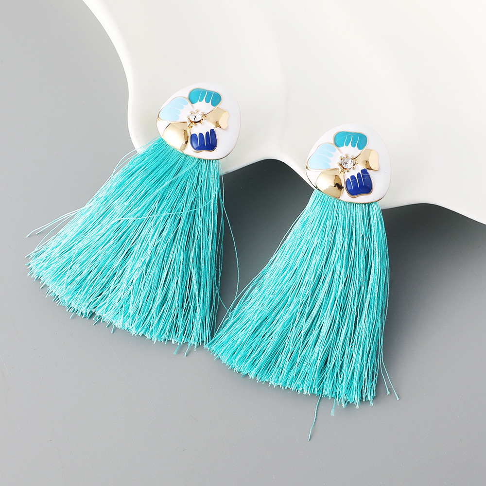 4:Blue-tassel style