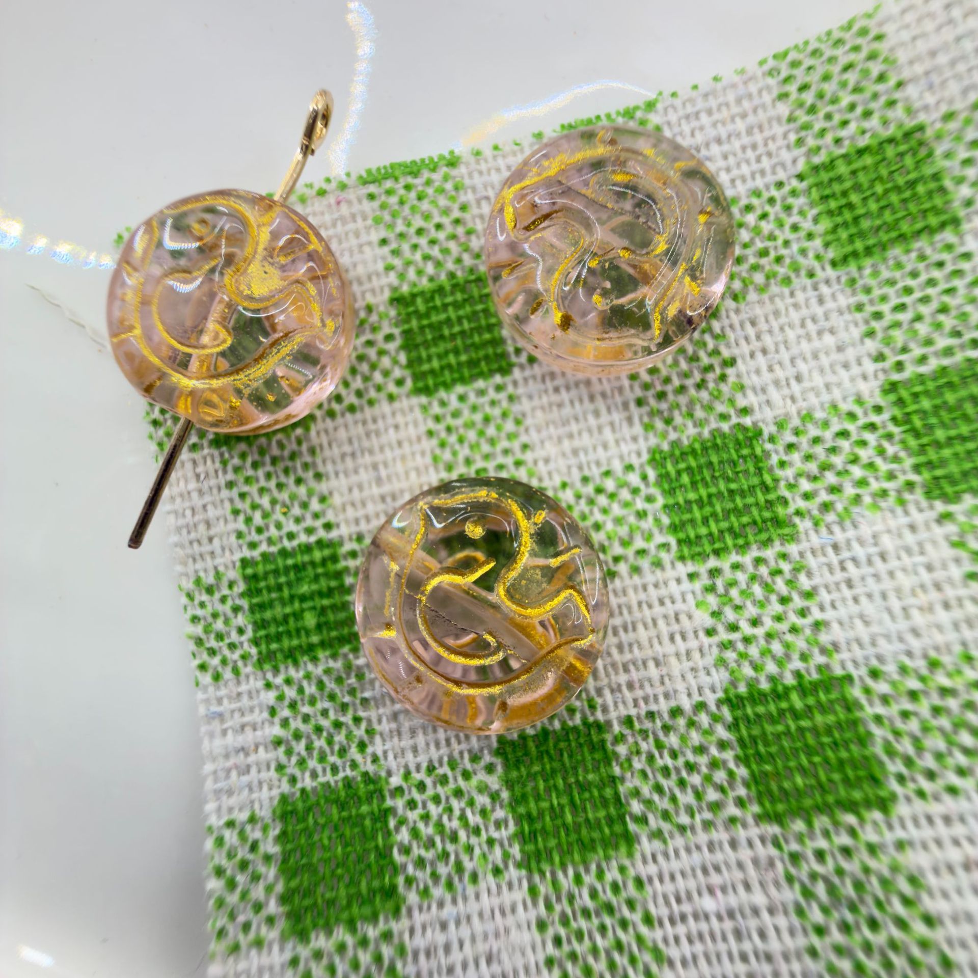 14:Transparent powder