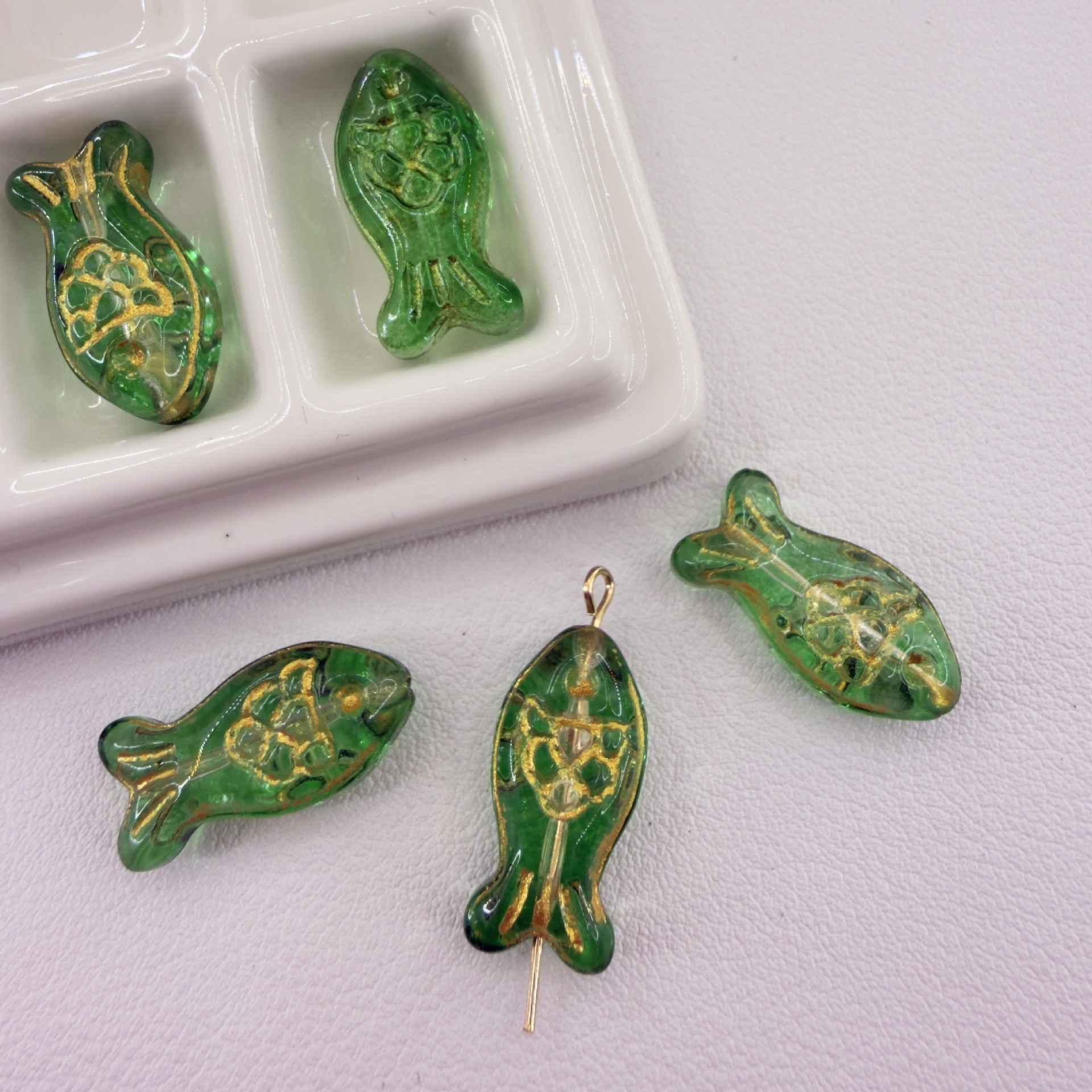 10:Translucent green