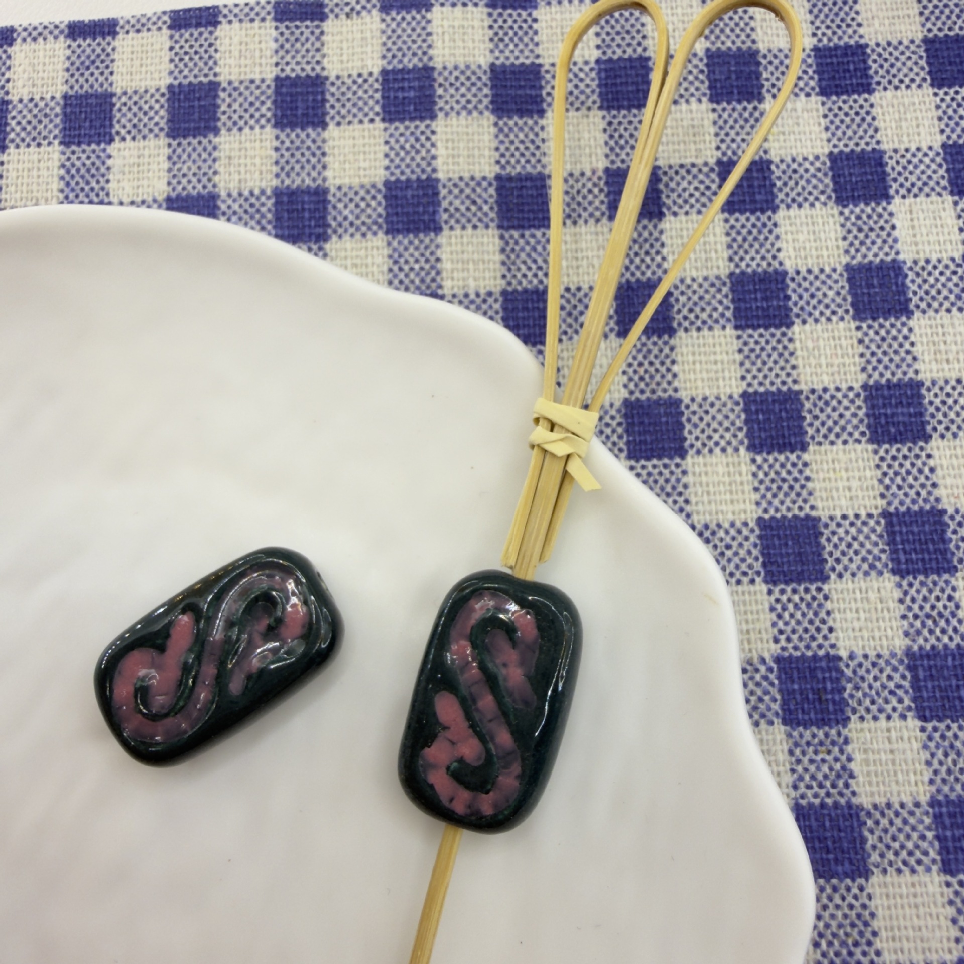 11:Dark green pink pattern