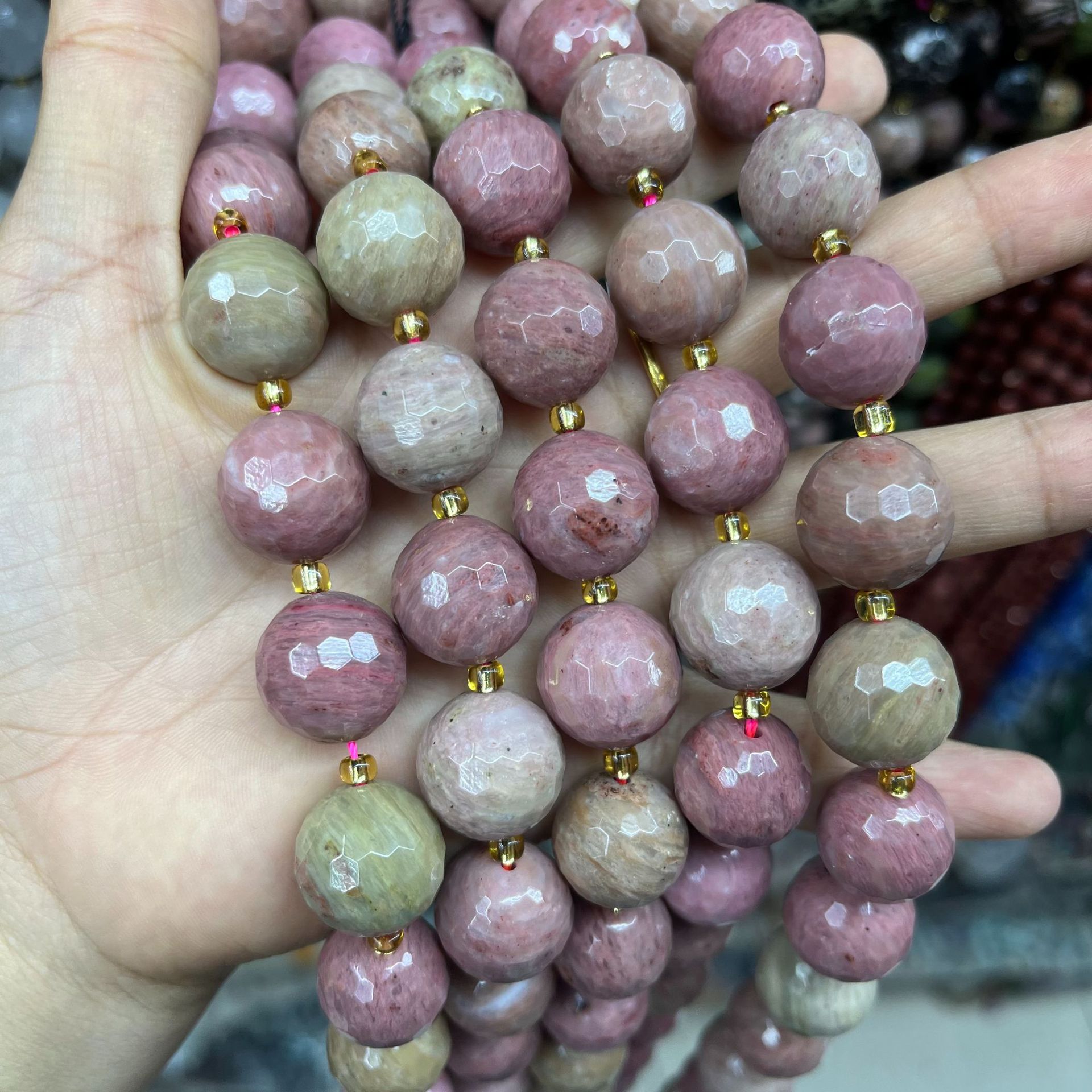 16 Rhodonite