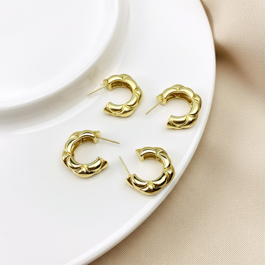 2:Real gold plating 18k-bright shiny surface