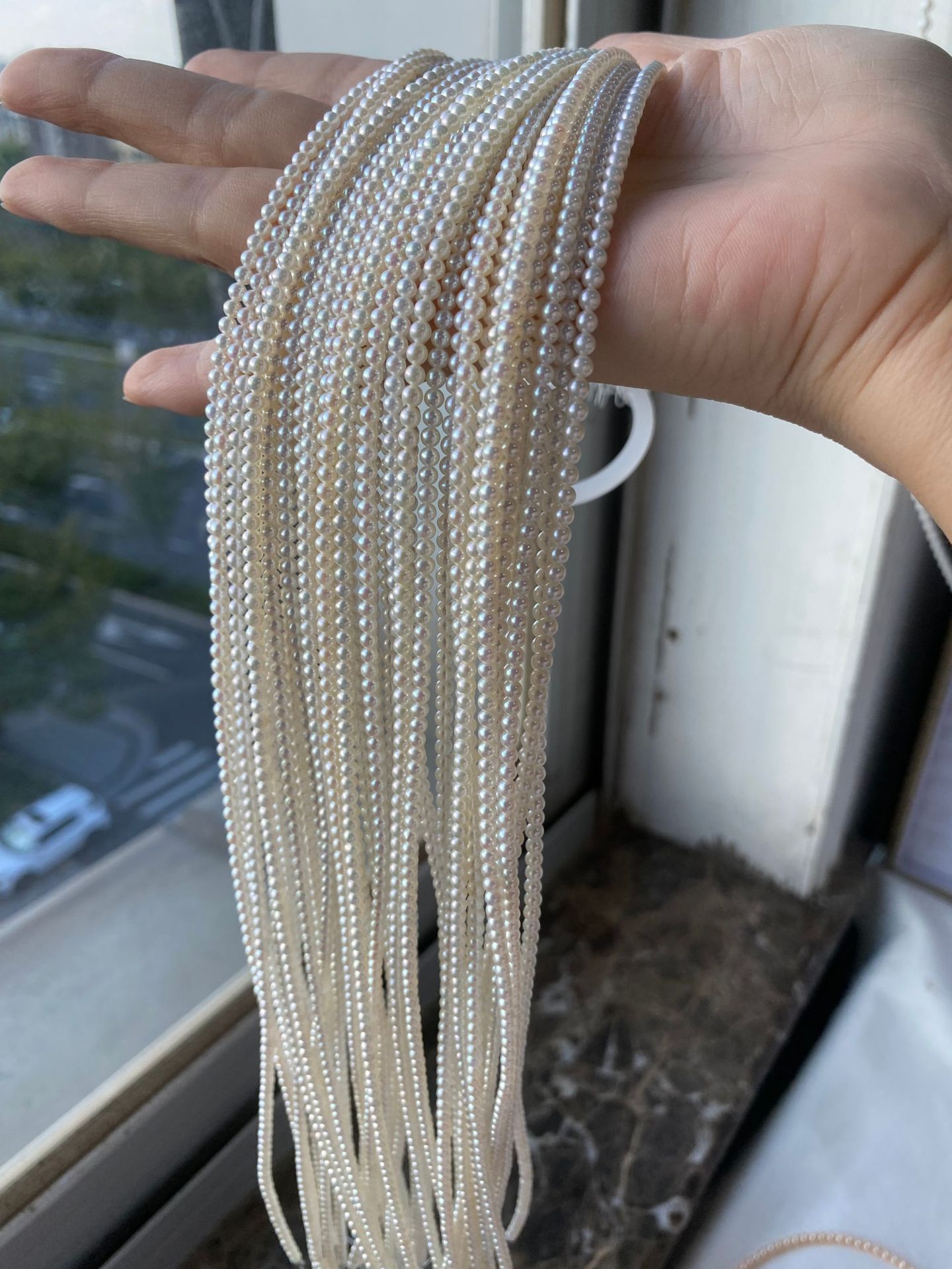 1:2-3mm nearly round beads [strong white]