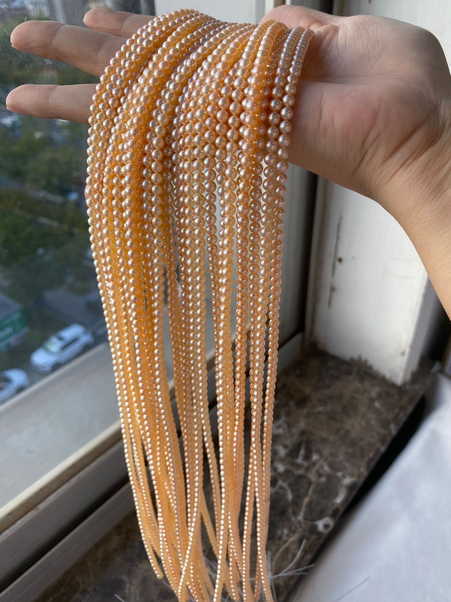 2:3-4mm nearly round beads [strong light pink]