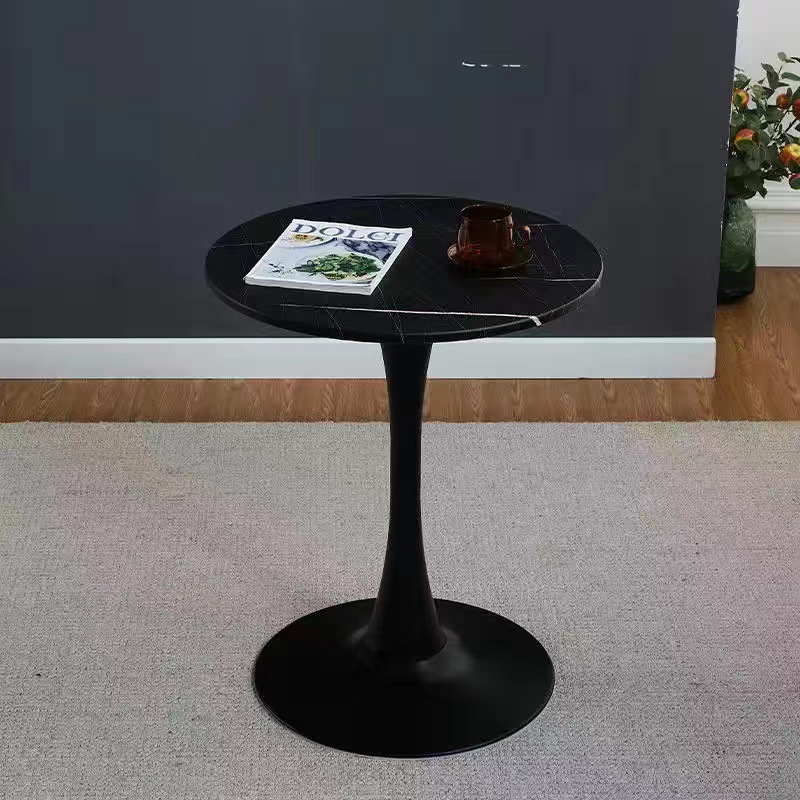 Imitation black rock + black tulips