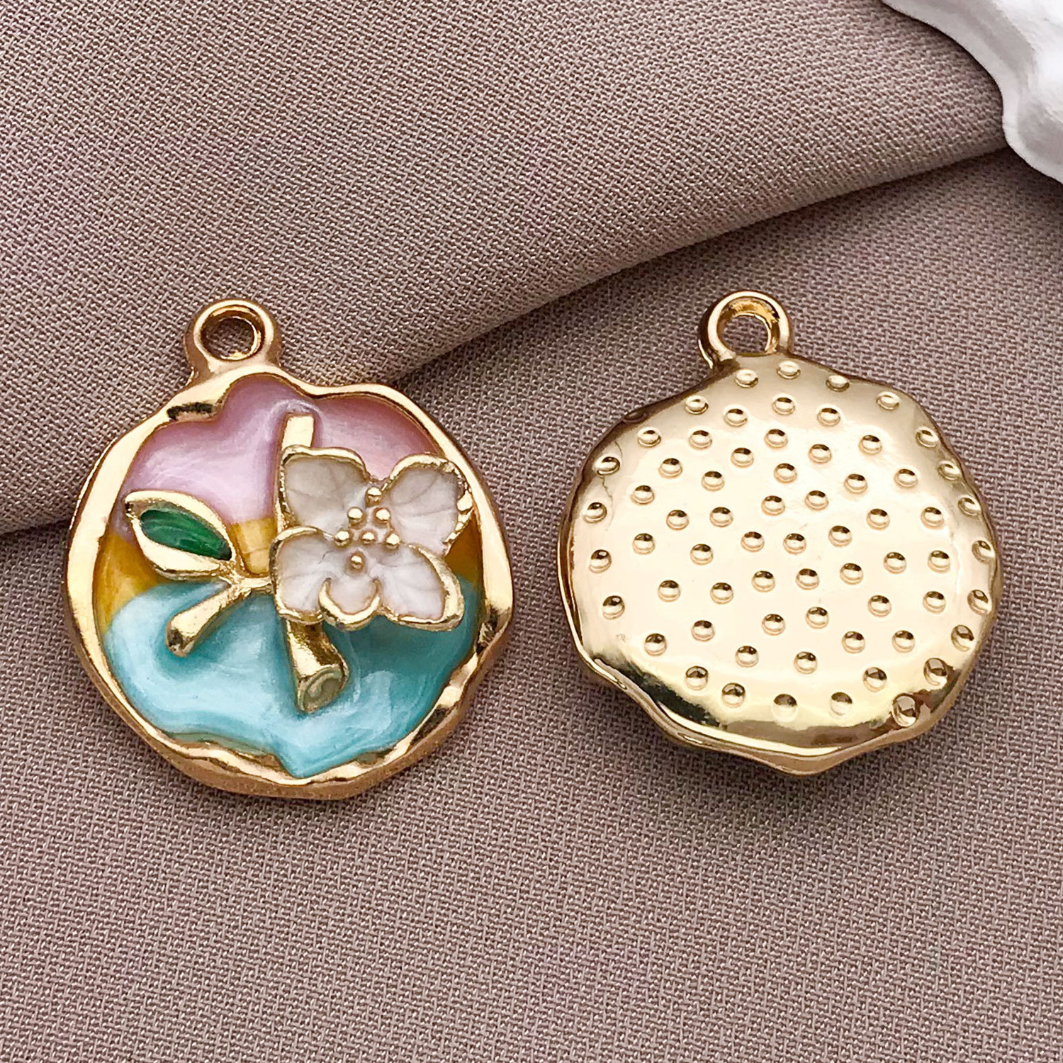 oil dripping pink three-color flower brand oil pai