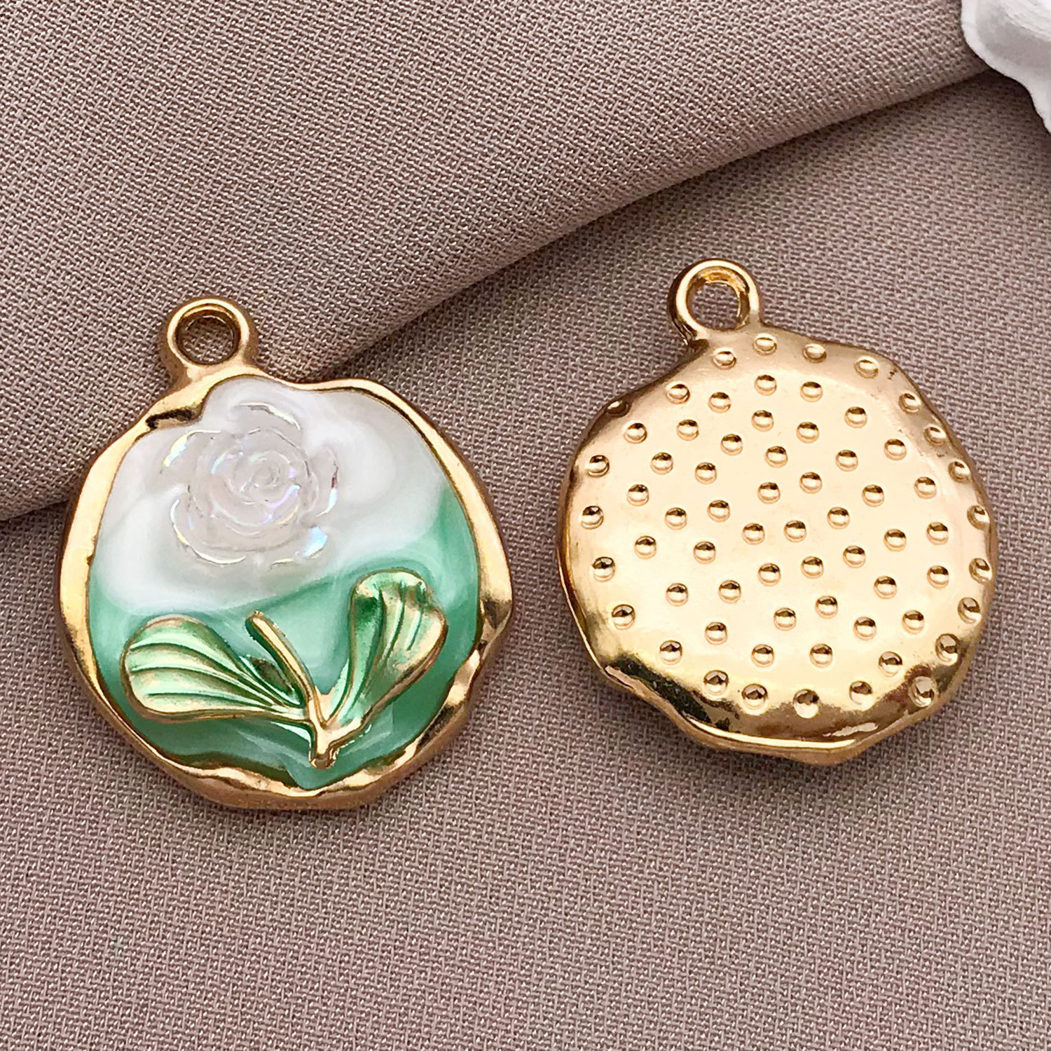 6:1 dripping oil green two-color flower brand oil painting 24x19mm-21170-3.2g