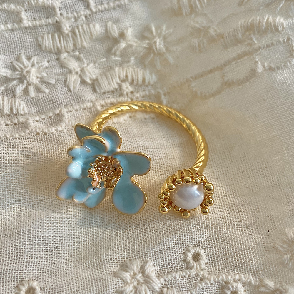 2:18K gold [blue flower]]