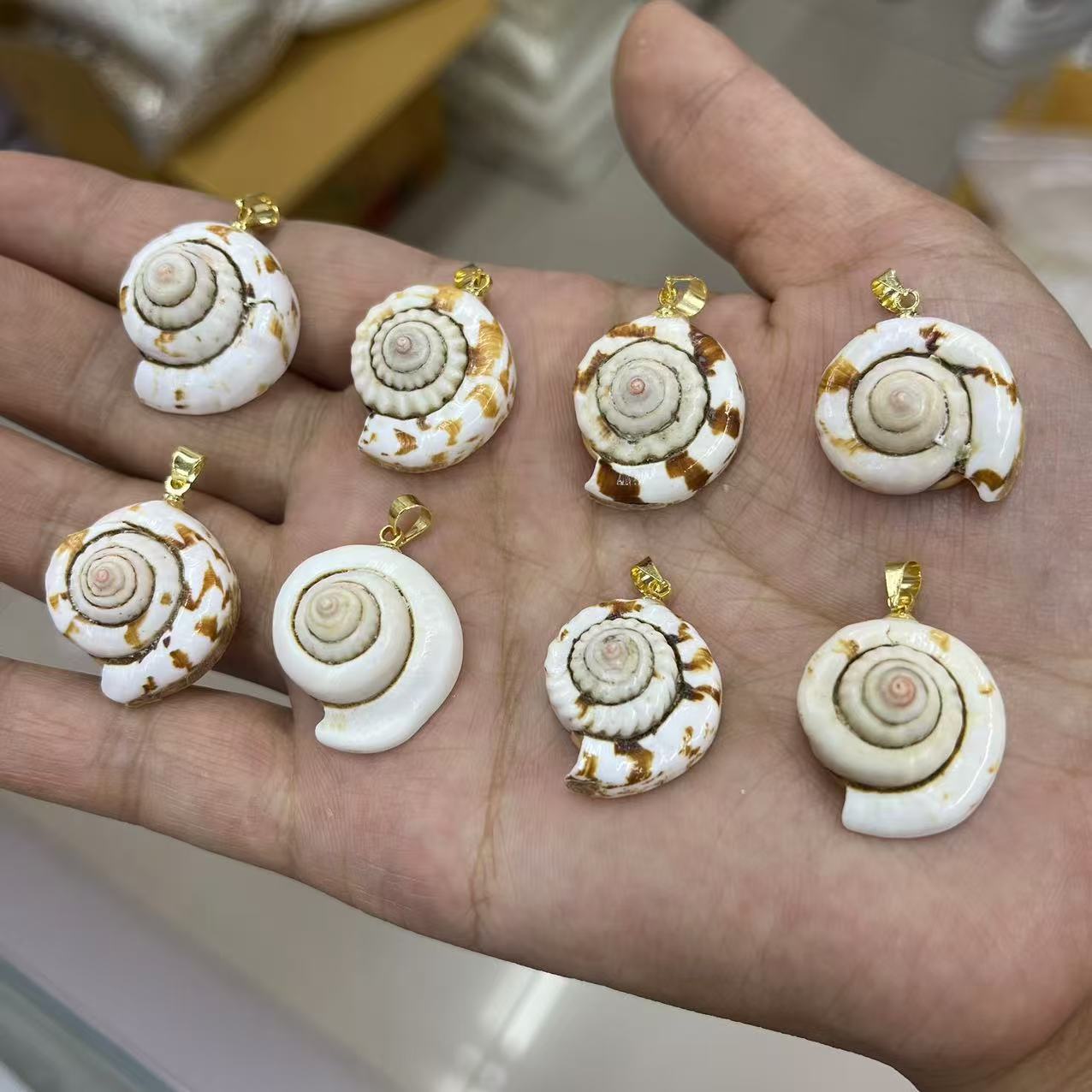 1:Gold pendant 18-22mm