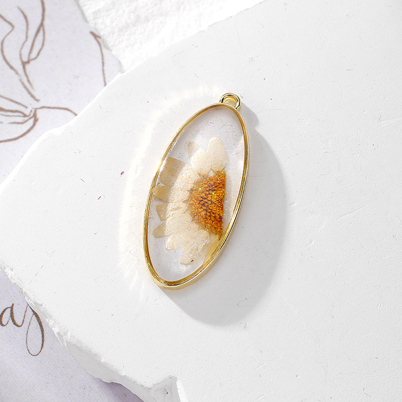 1:1 glitter oval white daisy